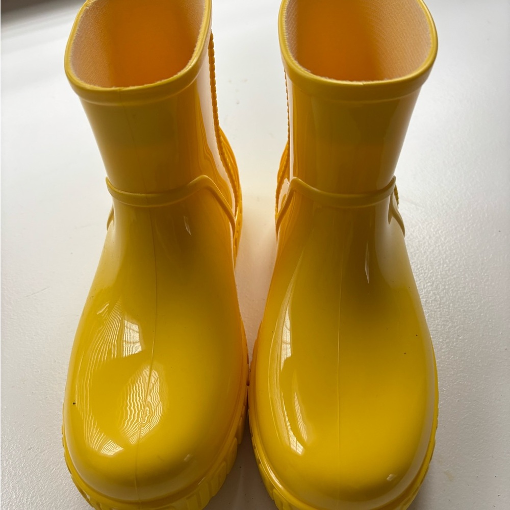 Ugg rain boots